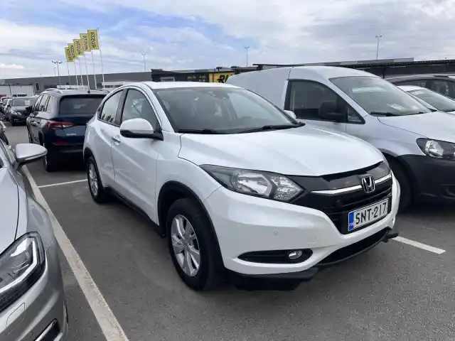 Valkoinen Maastoauto, Honda HR-V – SNT-217