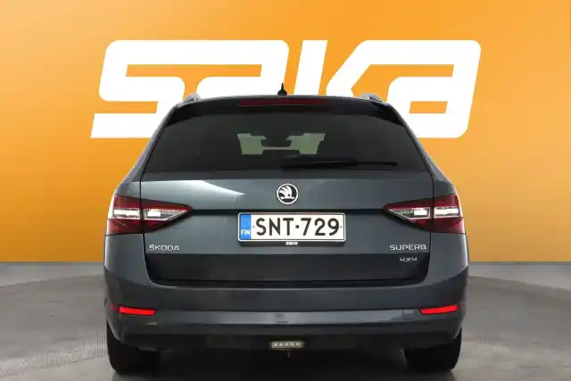 Harmaa Farmari, Skoda Superb – SNT-729