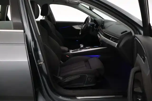 Harmaa Farmari, Audi A4 – SNU-369