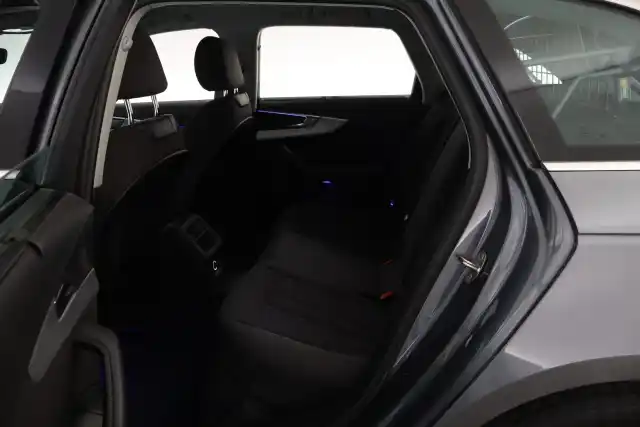 Harmaa Farmari, Audi A4 – SNU-369