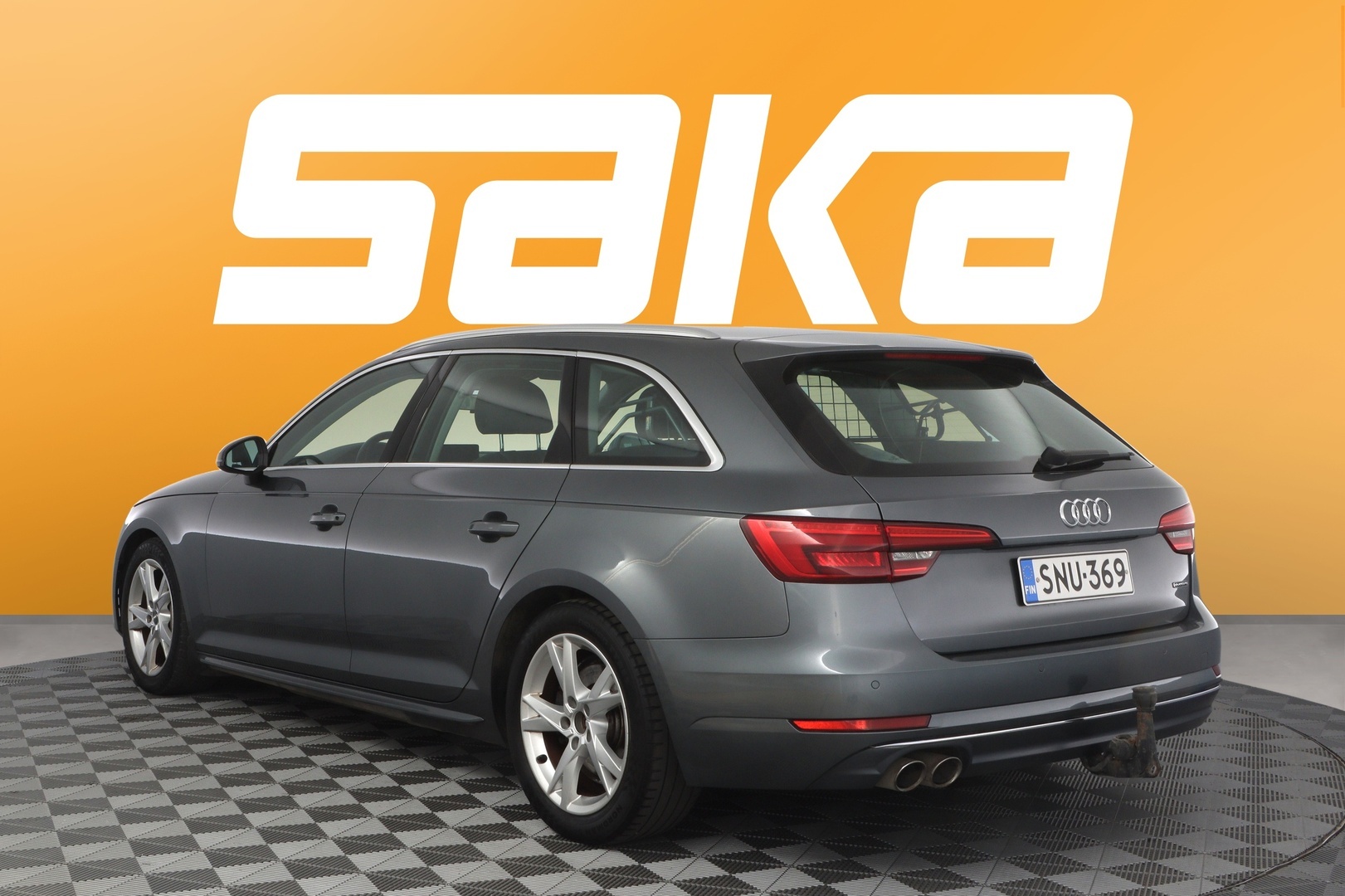 Harmaa Farmari, Audi A4 – SNU-369