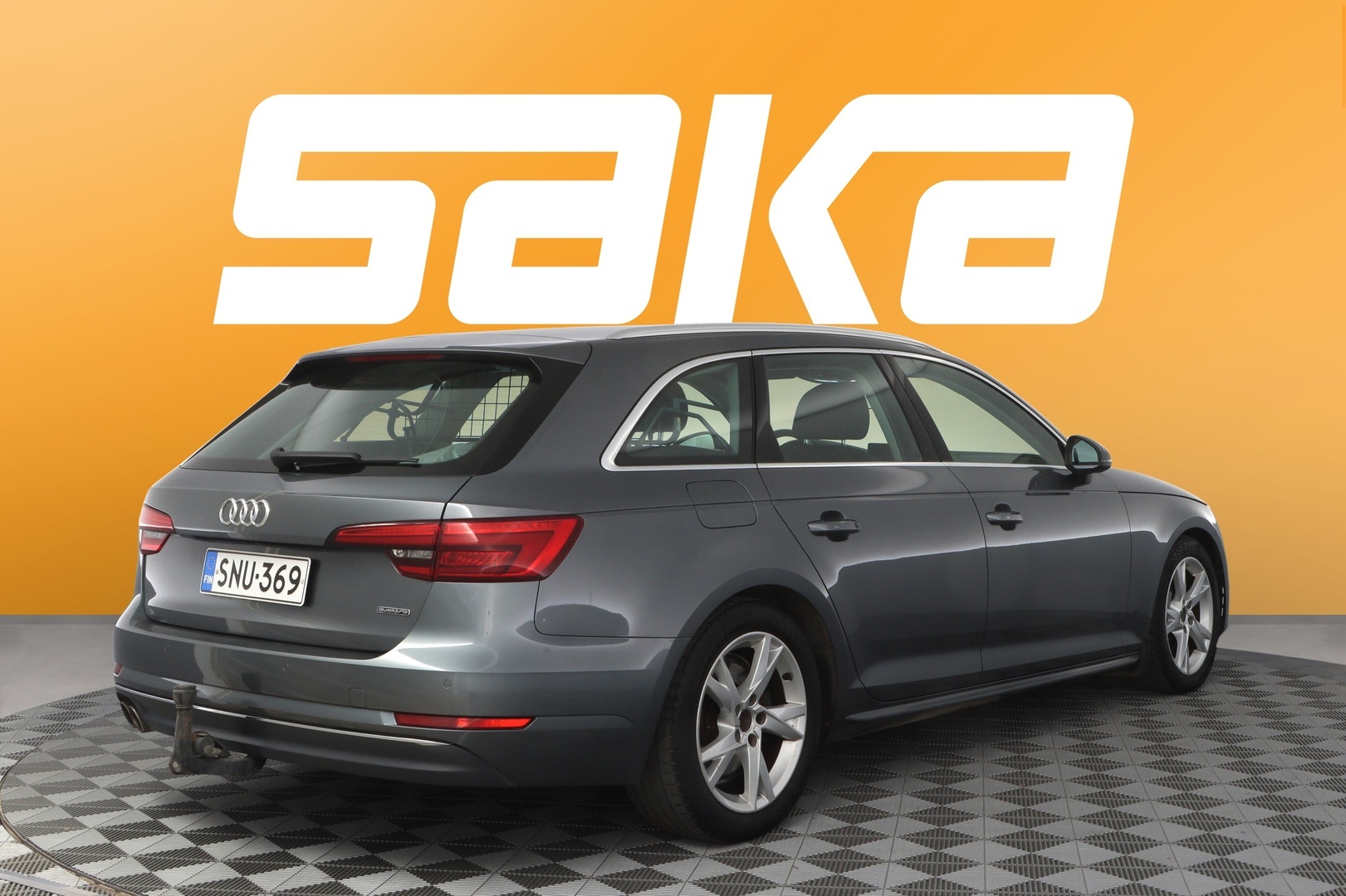 Harmaa Farmari, Audi A4 – SNU-369