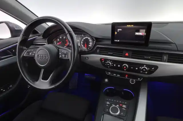 Harmaa Farmari, Audi A4 – SNU-369