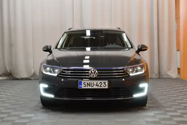 Harmaa Farmari, Volkswagen Passat – SNU-423