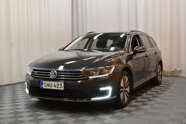 Harmaa Farmari, Volkswagen Passat – SNU-423