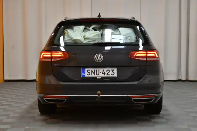 Harmaa Farmari, Volkswagen Passat – SNU-423