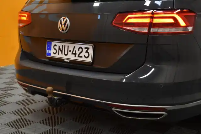 Harmaa Farmari, Volkswagen Passat – SNU-423