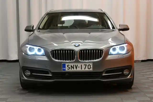 Harmaa Farmari, BMW 525 – SNV-170