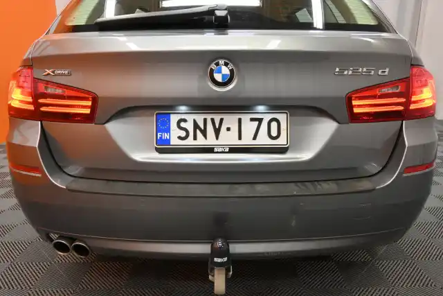 Harmaa Farmari, BMW 525 – SNV-170