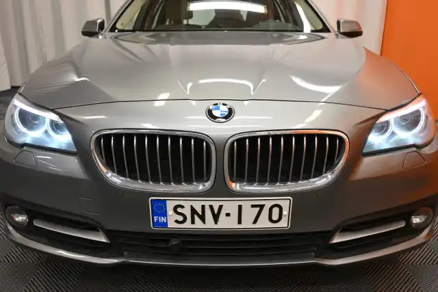 Harmaa Farmari, BMW 525 – SNV-170