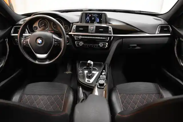 Musta Sedan, BMW 330 – SNV-210