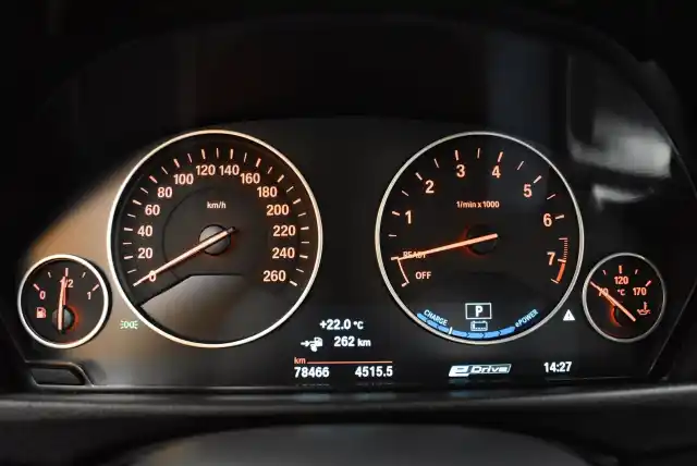 Musta Sedan, BMW 330 – SNV-210