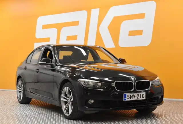 Musta Sedan, BMW 330 – SNV-210