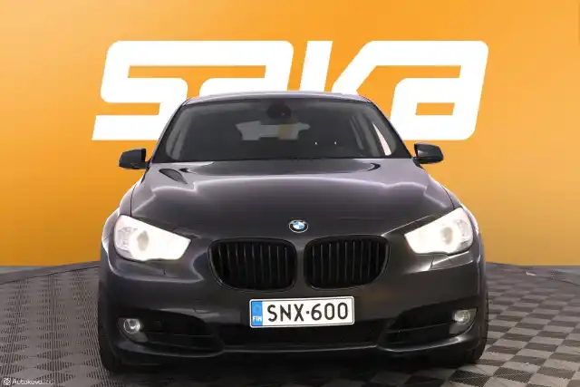 Harmaa Sedan, BMW 530 GRAN TURISMO – SNX-600