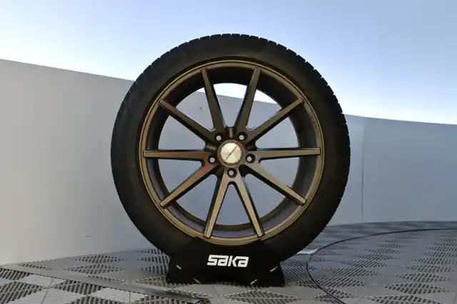 Harmaa Sedan, BMW 530 GRAN TURISMO – SNX-600