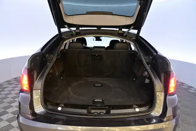 Harmaa Sedan, BMW 530 GRAN TURISMO – SNX-600