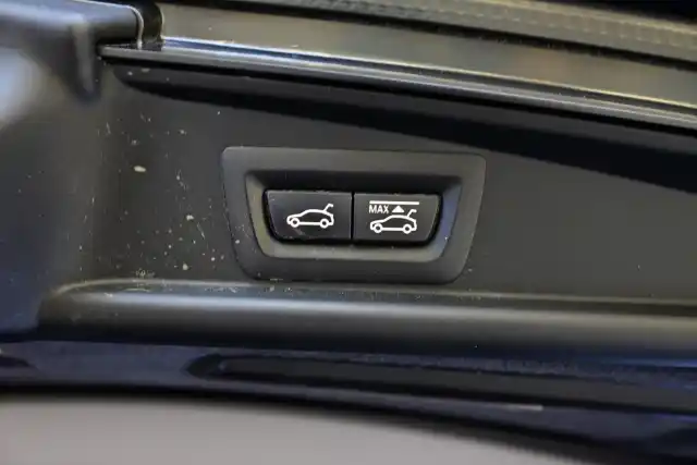 Harmaa Sedan, BMW 530 GRAN TURISMO – SNX-600