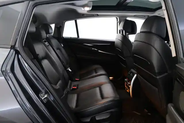 Harmaa Sedan, BMW 530 GRAN TURISMO – SNX-600