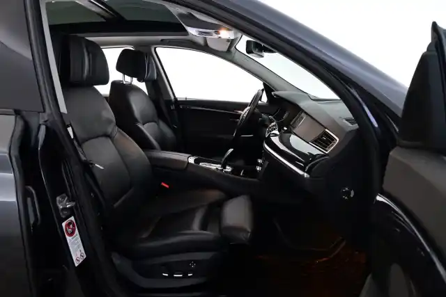 Harmaa Sedan, BMW 530 GRAN TURISMO – SNX-600