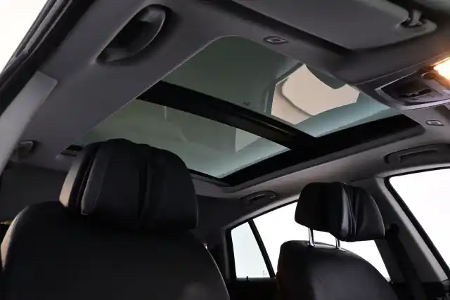 Harmaa Sedan, BMW 530 GRAN TURISMO – SNX-600