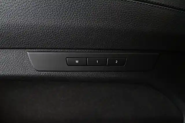 Harmaa Sedan, BMW 530 GRAN TURISMO – SNX-600