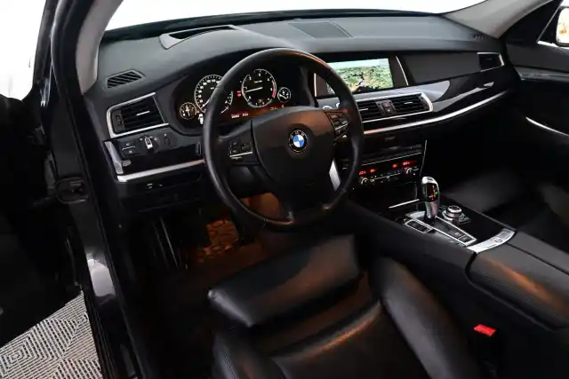 Harmaa Sedan, BMW 530 GRAN TURISMO – SNX-600
