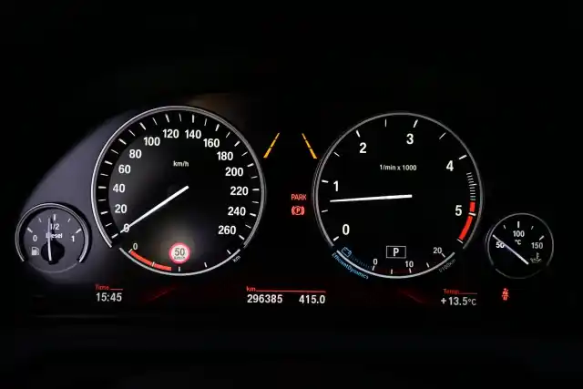 Harmaa Sedan, BMW 530 GRAN TURISMO – SNX-600