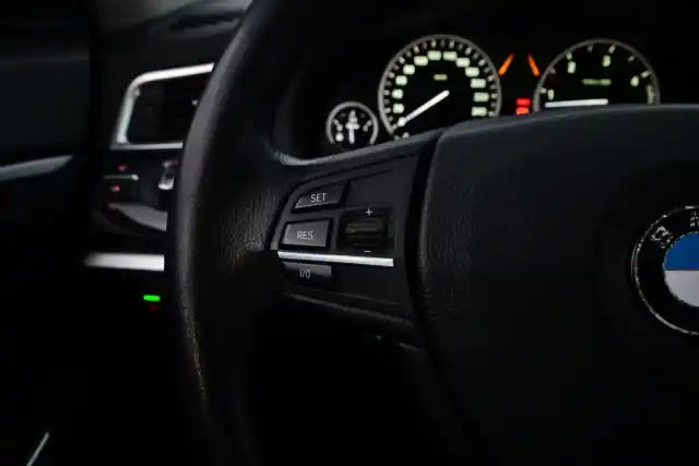 Harmaa Sedan, BMW 530 GRAN TURISMO – SNX-600