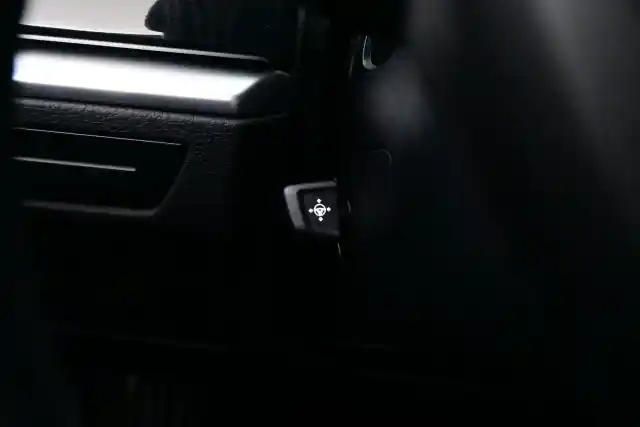 Harmaa Sedan, BMW 530 GRAN TURISMO – SNX-600