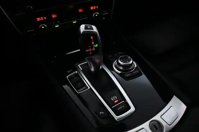 Harmaa Sedan, BMW 530 GRAN TURISMO – SNX-600