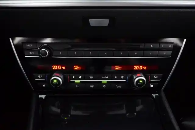Harmaa Sedan, BMW 530 GRAN TURISMO – SNX-600