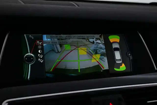 Harmaa Sedan, BMW 530 GRAN TURISMO – SNX-600
