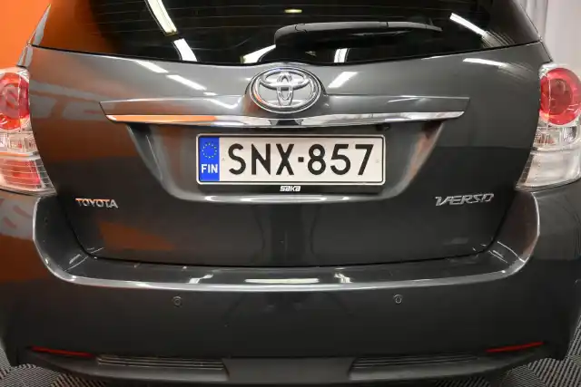 Harmaa Tila-auto, Toyota Verso – SNX-857