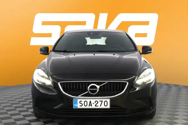 Musta Viistoperä, Volvo V40 – SOA-270