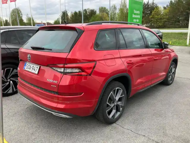 Punainen Maastoauto, Skoda Kodiaq – SOA-947