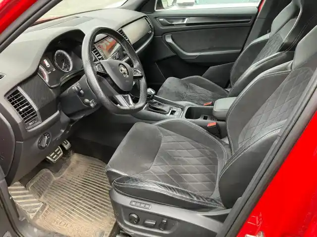 Punainen Maastoauto, Skoda Kodiaq – SOA-947