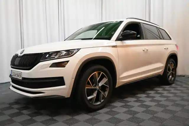 Valkoinen Maastoauto, Skoda Kodiaq – SOA-949