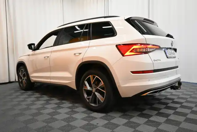 Valkoinen Maastoauto, Skoda Kodiaq – SOA-949