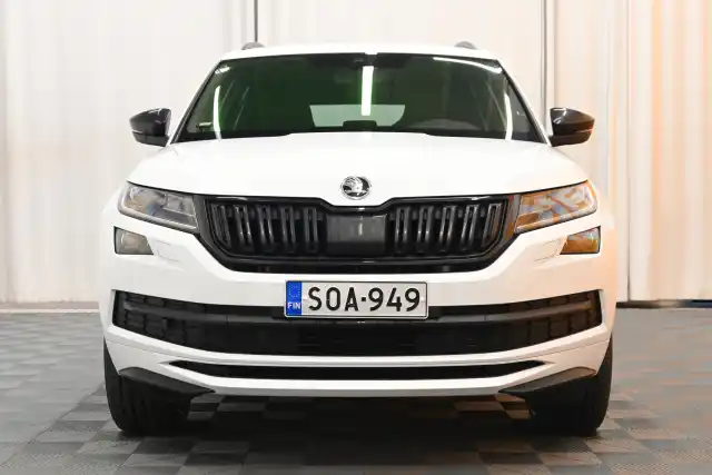 Valkoinen Maastoauto, Skoda Kodiaq – SOA-949