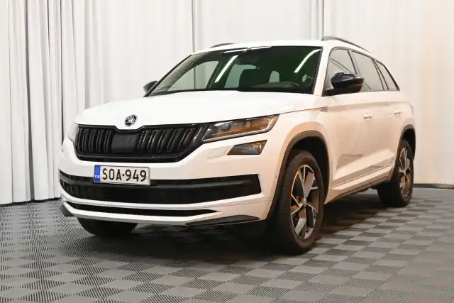 Valkoinen Maastoauto, Skoda Kodiaq – SOA-949