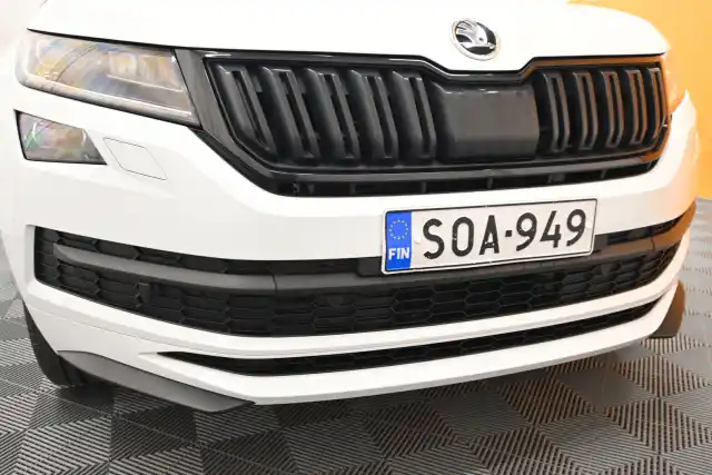 Valkoinen Maastoauto, Skoda Kodiaq – SOA-949