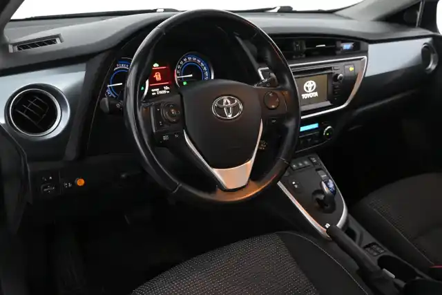 Valkoinen Farmari, Toyota Auris – SOB-751