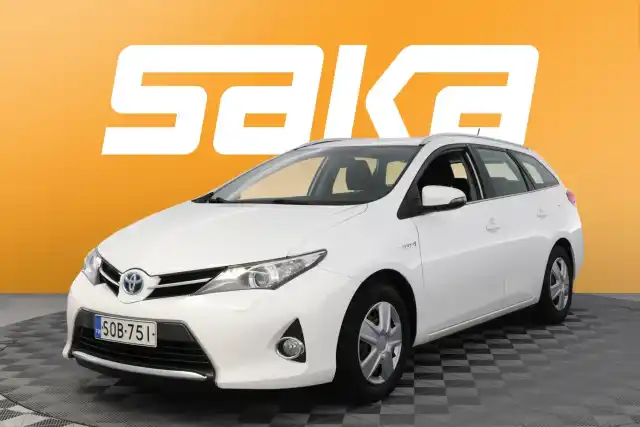 Valkoinen Farmari, Toyota Auris – SOB-751