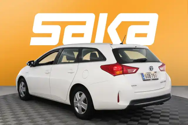 Valkoinen Farmari, Toyota Auris – SOB-751