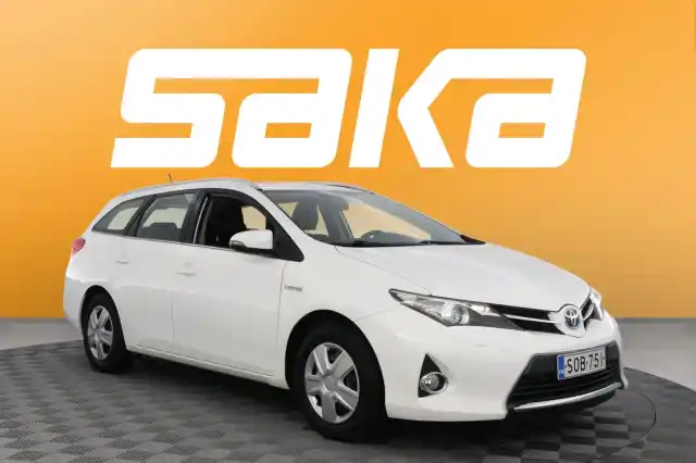 Valkoinen Farmari, Toyota Auris – SOB-751