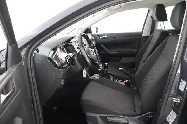 Harmaa Viistoperä, Volkswagen Polo – SOC-321