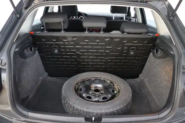 Harmaa Viistoperä, Volkswagen Polo – SOC-321