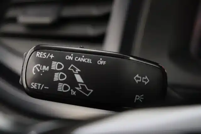 Harmaa Viistoperä, Volkswagen Polo – SOC-321