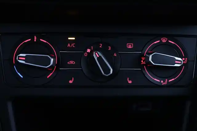 Harmaa Viistoperä, Volkswagen Polo – SOC-321