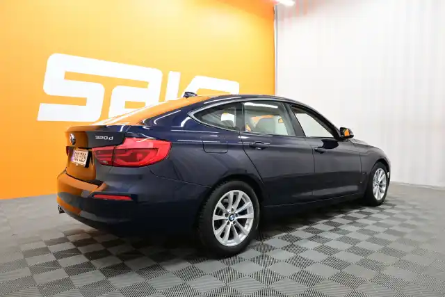 Sininen Sedan, BMW 320 Gran Turismo – SOC-329